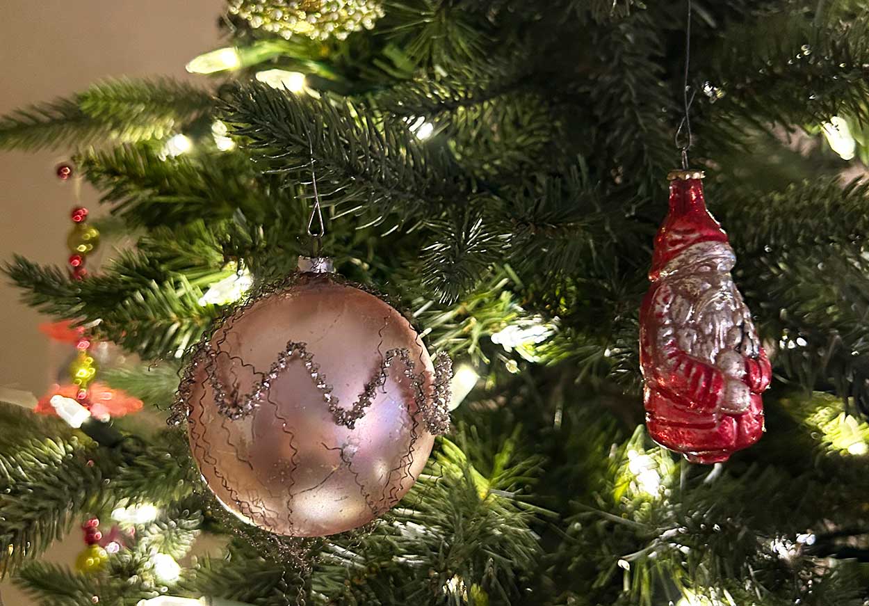 Passing Down Heirloom Christmas Ornaments & Family Stories - THE VINTAGE  TREE