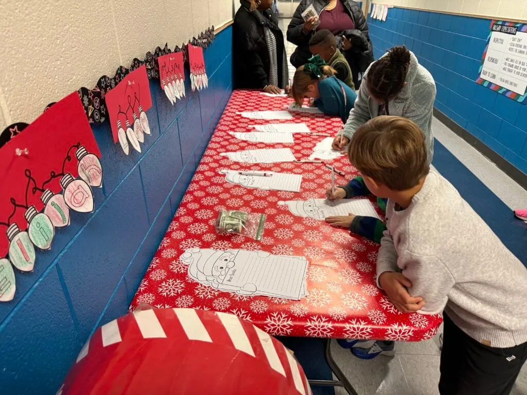 Photostory: Riverside Elementary hosts festive Winter Wonderland Night - The Augusta Press