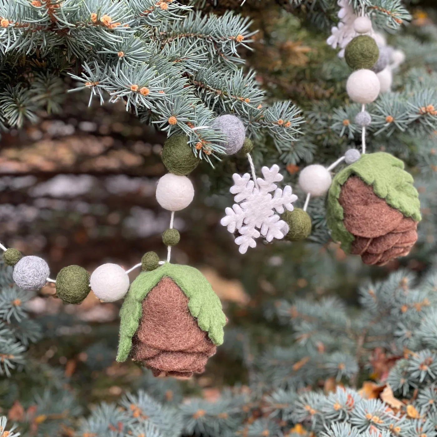 Pinecone Wool Garland