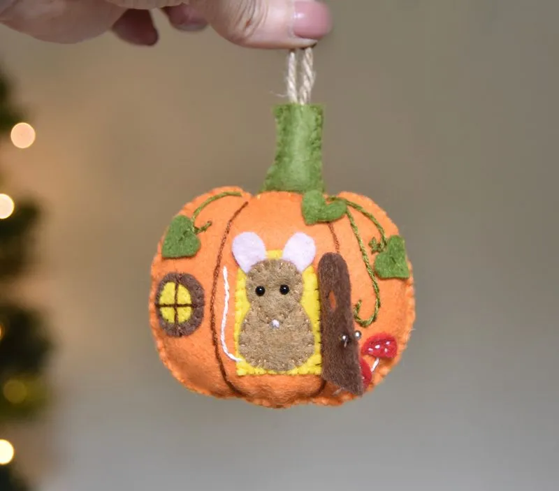 Pumpkin House Mouse Felt Sewing Pattern - Halloween Festive Decoration - Christmas Tree Ornament