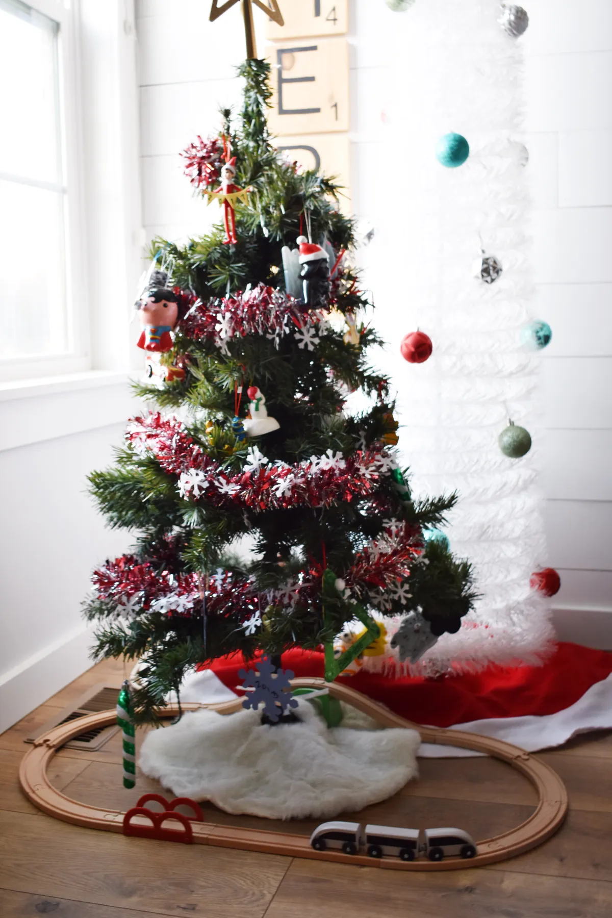 Quick and easy ideas to decorate a kid's room for the Holidays
