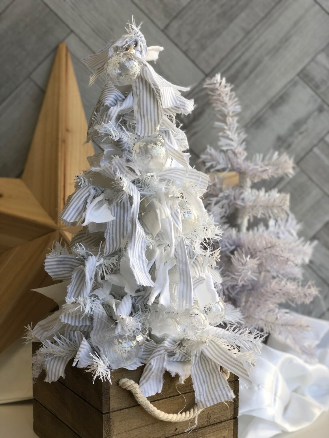 rag-dollar-tree-christmas-tree1-1140x1520 -