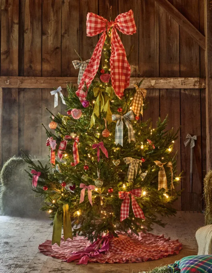 Red Decorated Christmas Tree 45 Christmas Tree Ribbon Ideas That Are Easy And Elegant