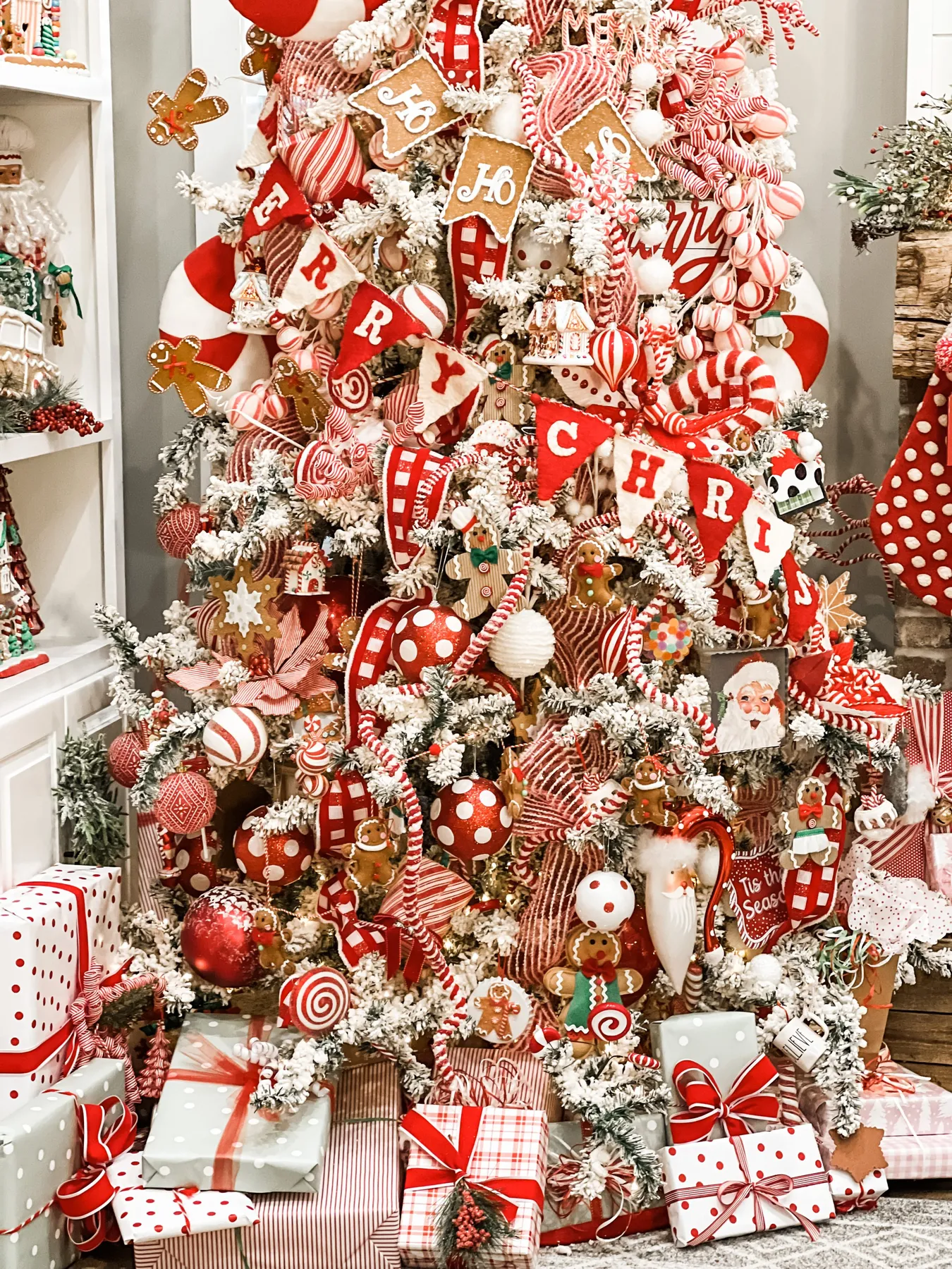 red-white-christmas-tree-gingerbread-living-room11 -