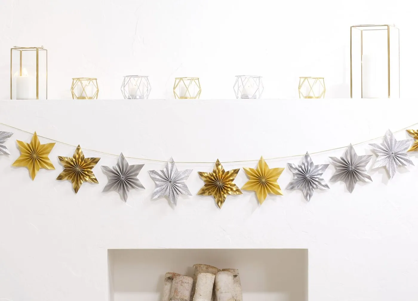 Ring in the New Year with This Glam Star Garland