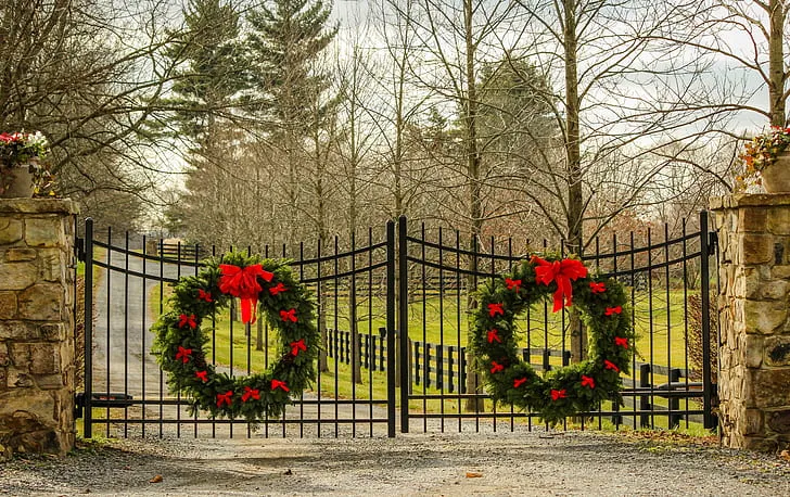 Royalty-Free photo: Two large Christmas wreaths hanging on metal double  gate | PickPik