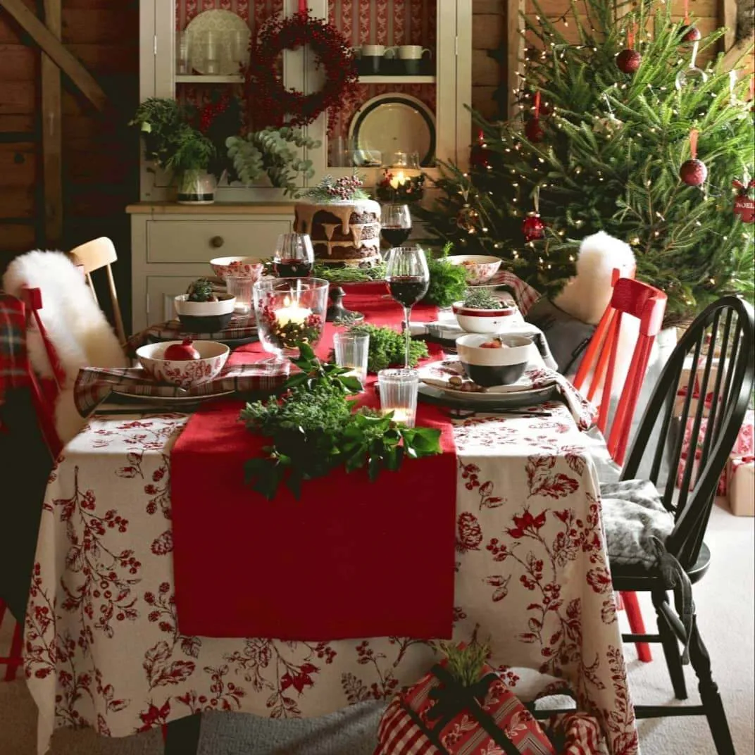 Rustic Christmas Decorations Gathered from Instagram