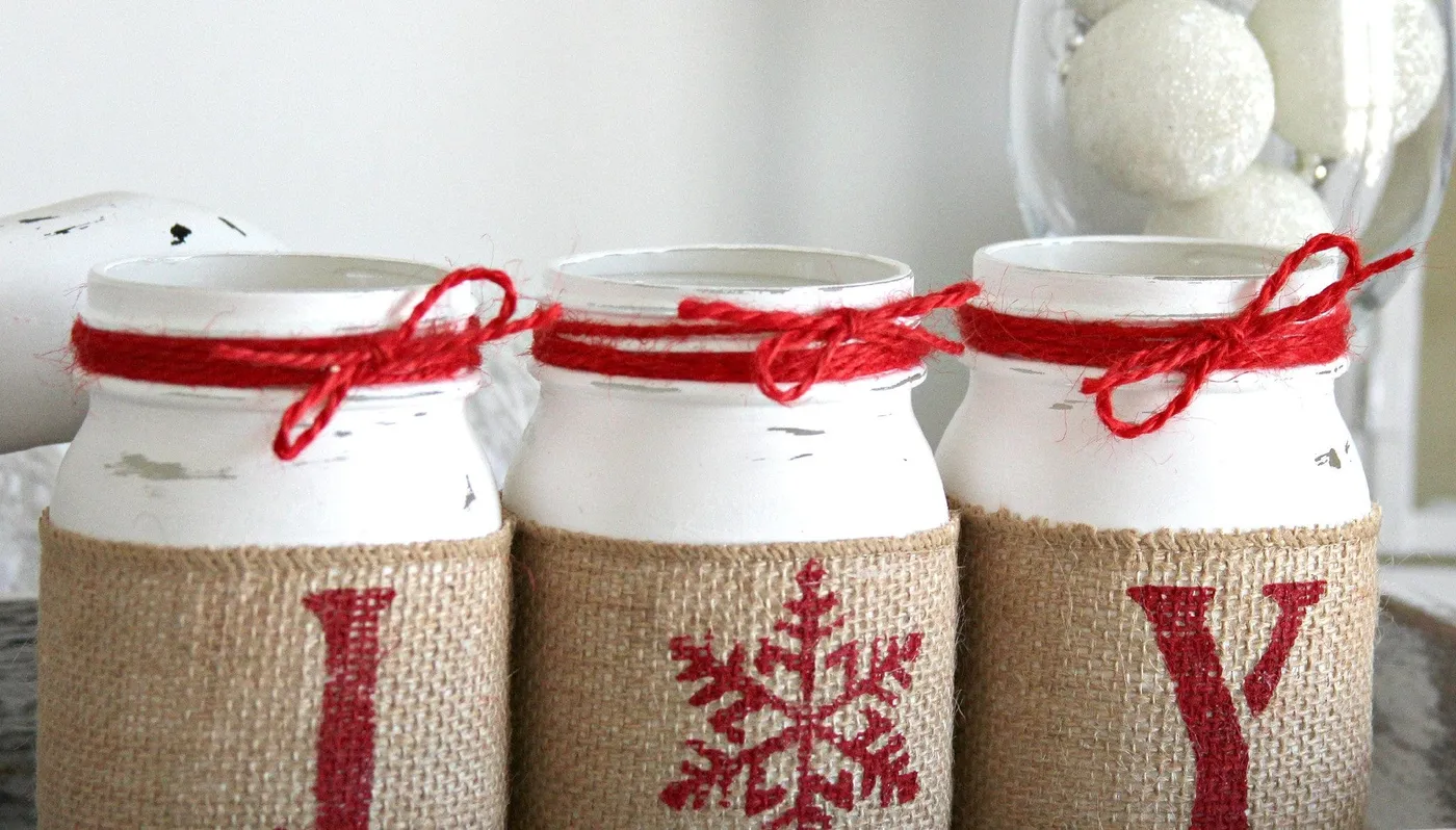 Rustic Farmhouse White & Red Christmas Decor - Joyful Christmas Decor