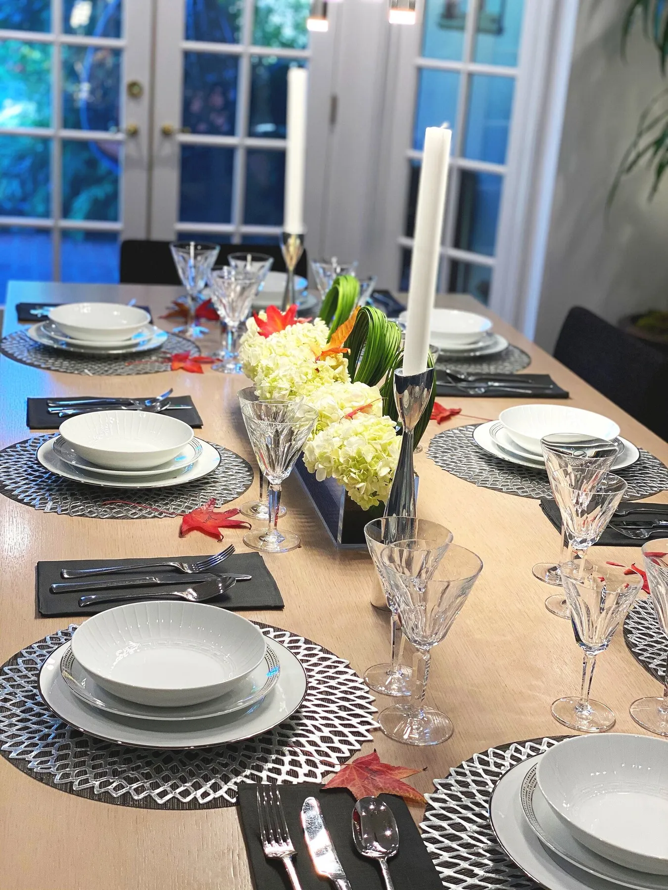 Setting the Perfect Holiday Table – Fabulesley