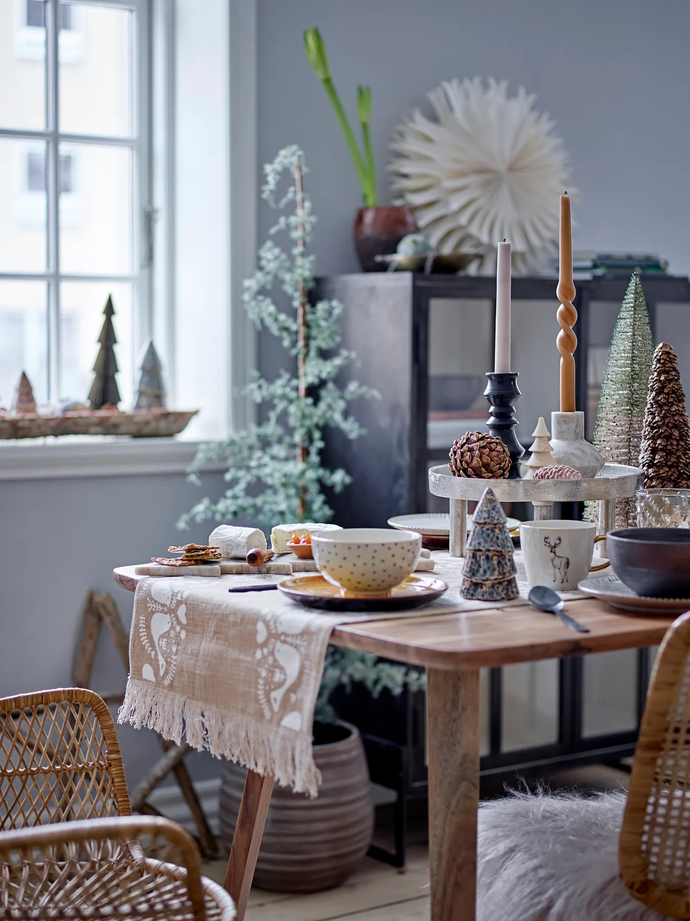 Shoppers say 'beautiful' £20 table runner is perfect for festive hosting