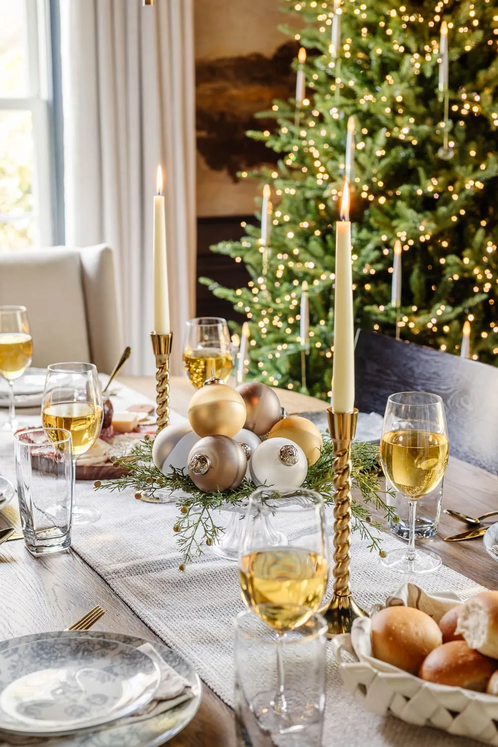 Simple Christmas Dining Room Decorating Ideas - Bless'er House