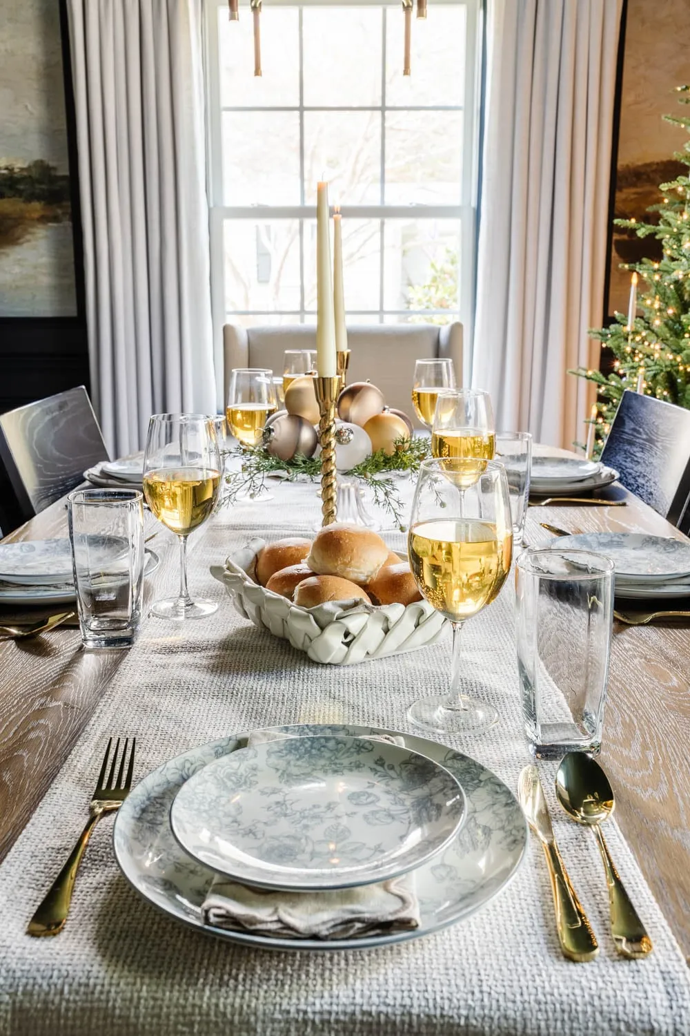 Simple Christmas Dining Room Decorating Ideas - Bless'er House