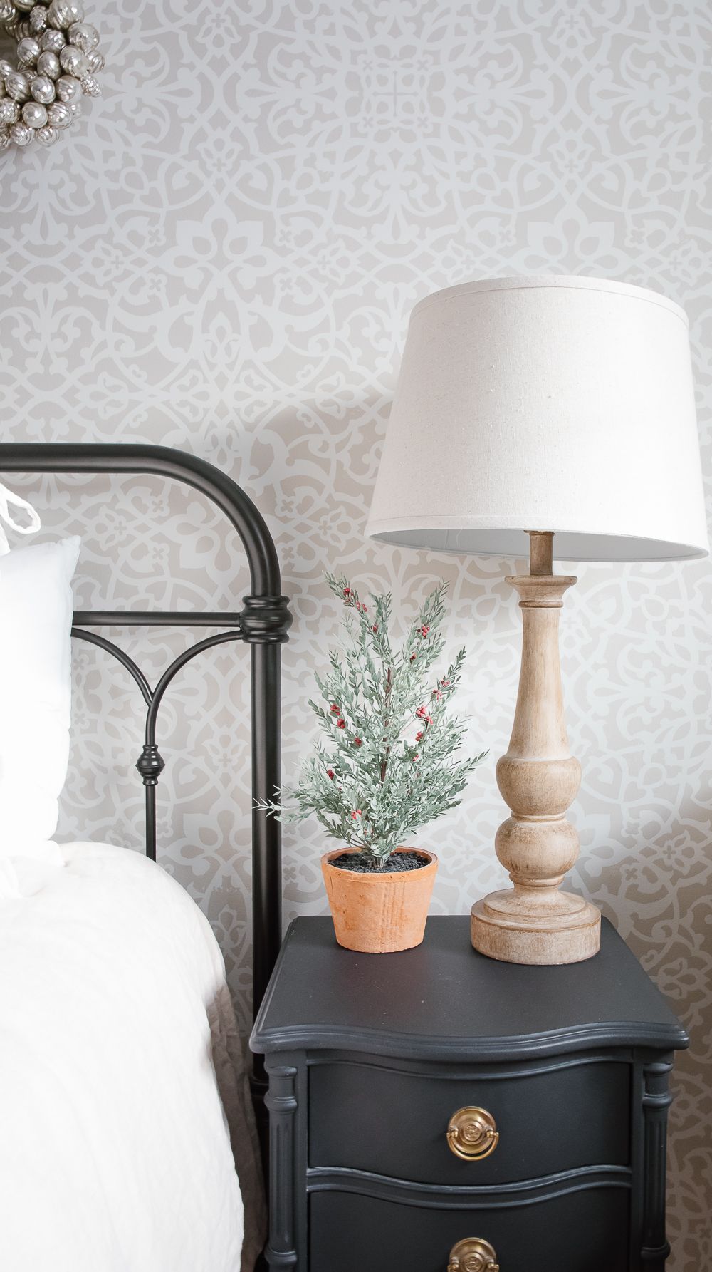 Simple Farmhouse Christmas Bedroom Decor - Making it in the Mountains