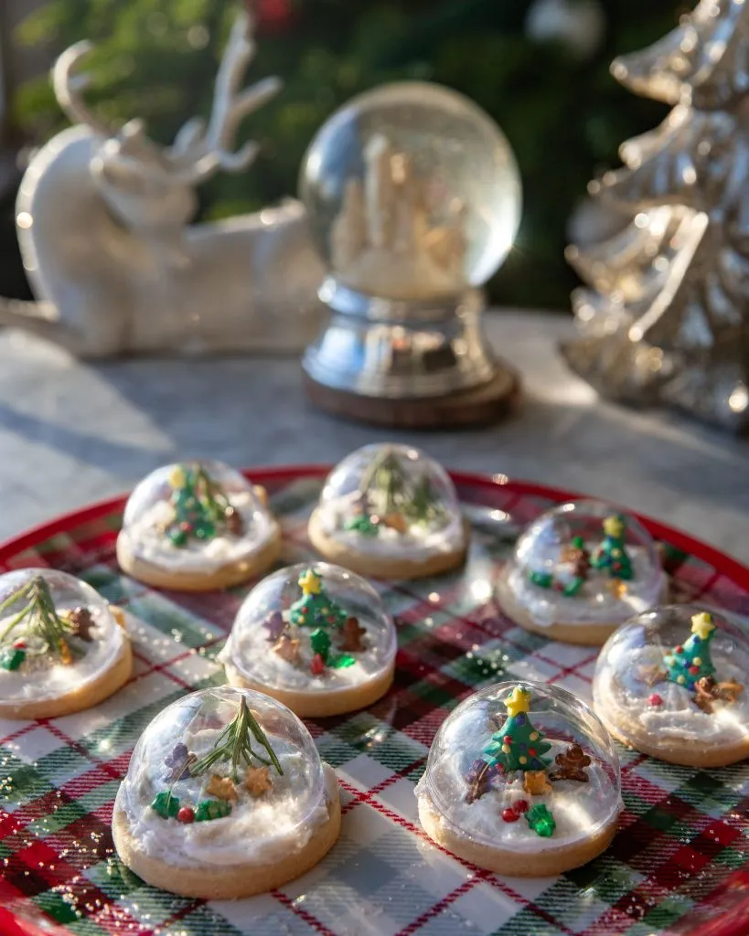 Snow Globe Sugar Cookies by Chez Chanelle