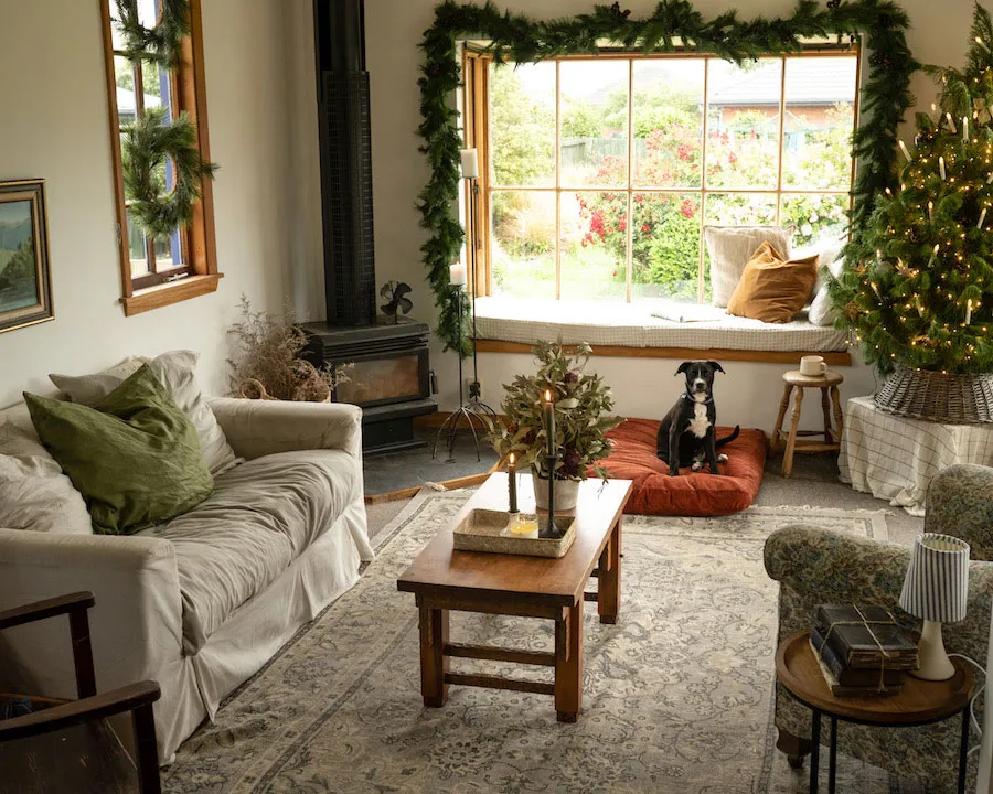 Step Inside a Cozy, Christmasy New Zealand Home | The Everygirl