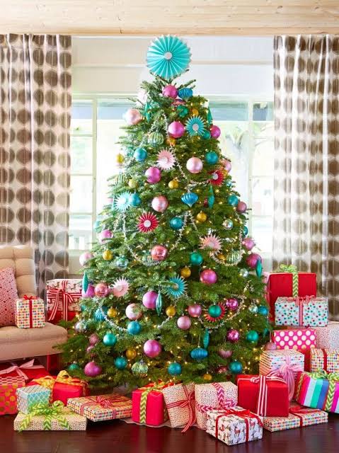 Stylists' Tips for Decorating a Photo-Ready Christmas Tree | HGTV