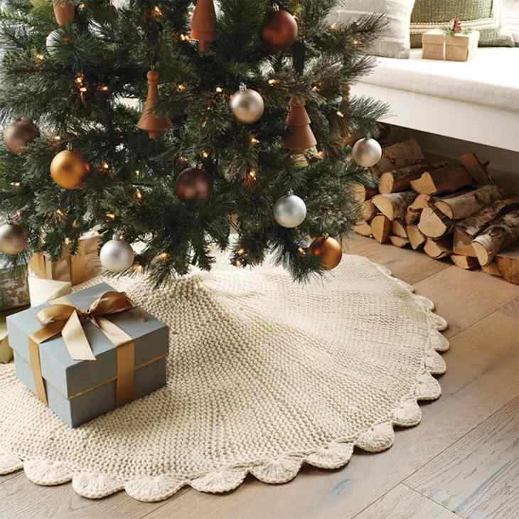 Target Is Selling a Classic Holiday Tree Skirt That Looks Vintage | Apartment Therapy