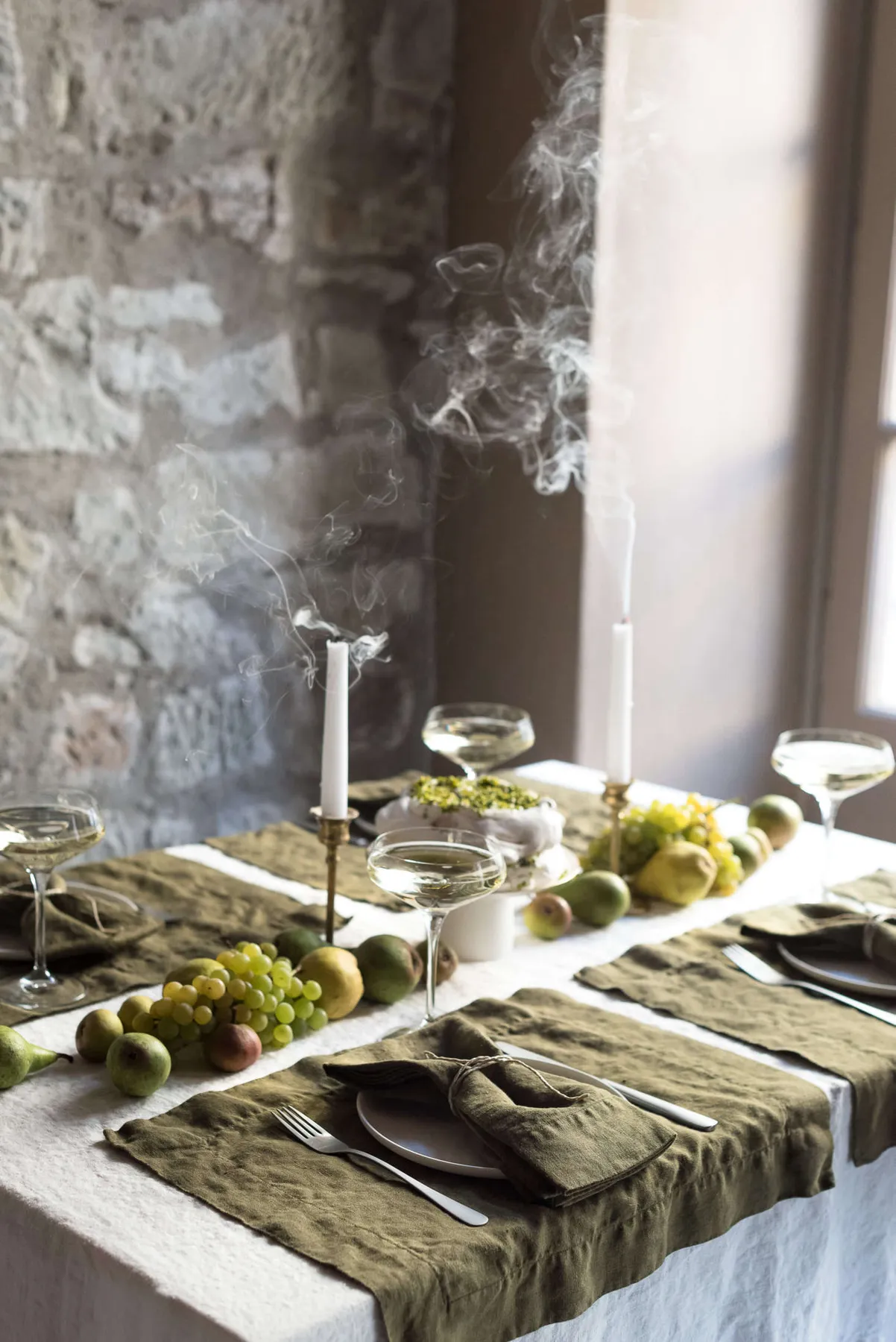 The Last-Minute Host: 10 Tips for Setting the Holiday Table, from Tricia  Rose - Remodelista Web Story - Remodelista