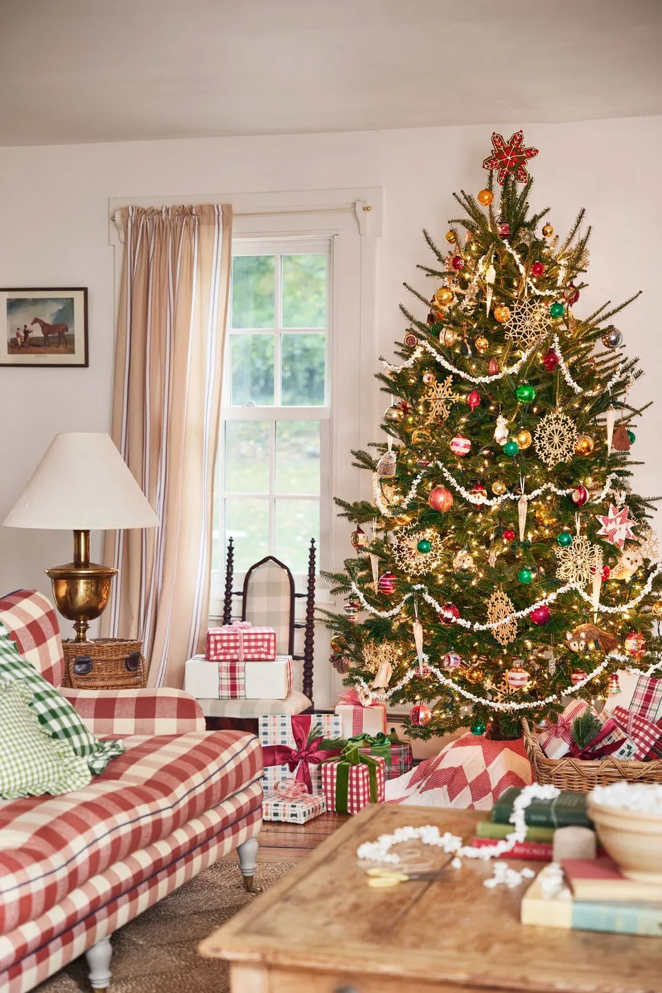 The Worst Places to Put a Real Christmas Tree, According to Experts - AOL