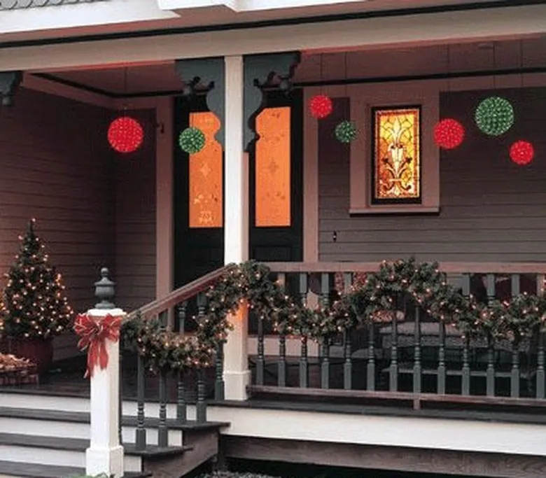 These Exterior Christmas Decoration Ideas Will Help Your Holiday Spirit  Shine Through