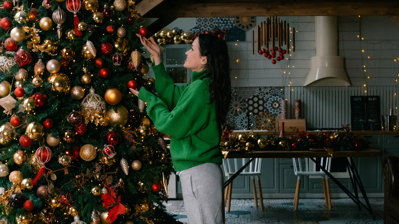 This Decades-Old Christmas Decor Trend Is Making A Nostalgic Comeback In  Today's Homes