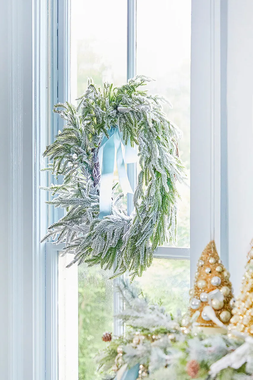 Tips for Decorating Your Christmas Wreath - Decorator's Warehouse