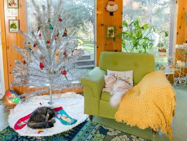 Tour Betty Crafter Vintage's Austin, Texas, Home Decorated for Christmas | HGTV