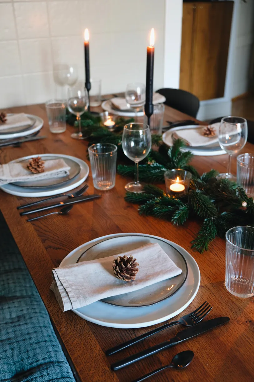 Two ways to Set a Simple yet Stunning Christmas Table | The Gem Picker