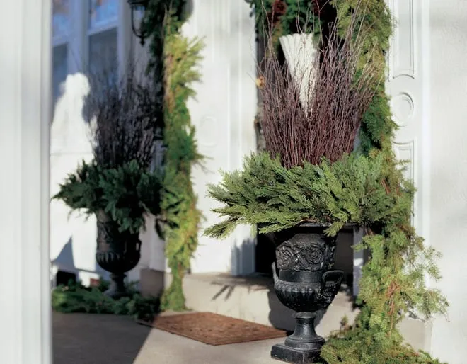 Urn-believable holiday displays