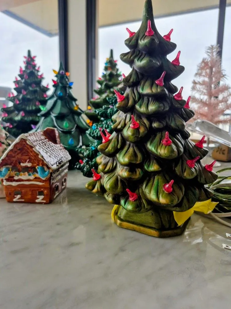 Very Rare Vintage Small Delta Mold Ceramic Christmas Tree