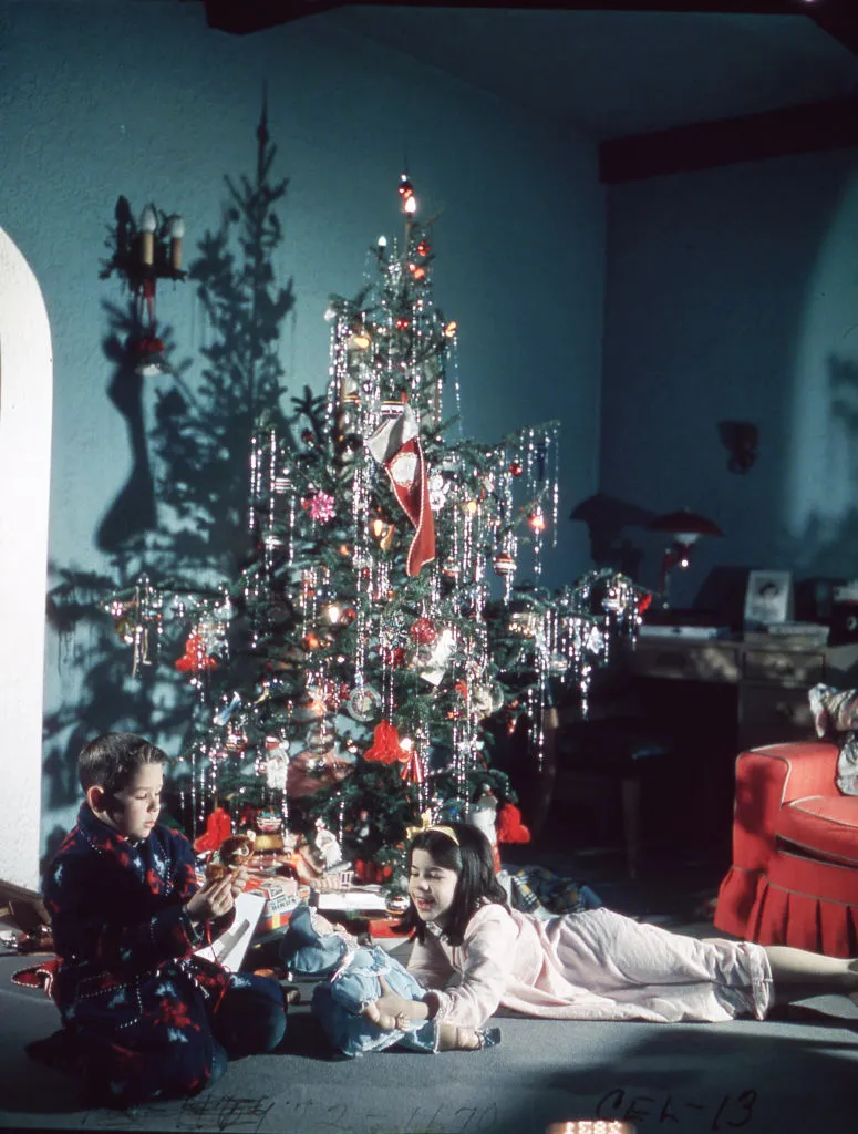 Vintage Christmas Interiors That Will Fill You With Nostalgia | The Vintage  News