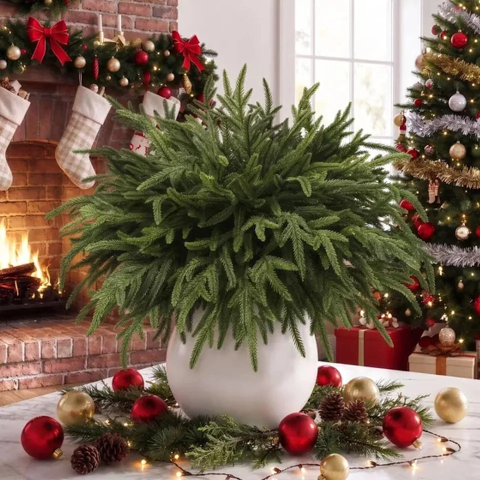Walmart's 'Incredibly Lush' $24 Christmas Greenery Is Perfect for Holiday  Wreaths and Centerpieces