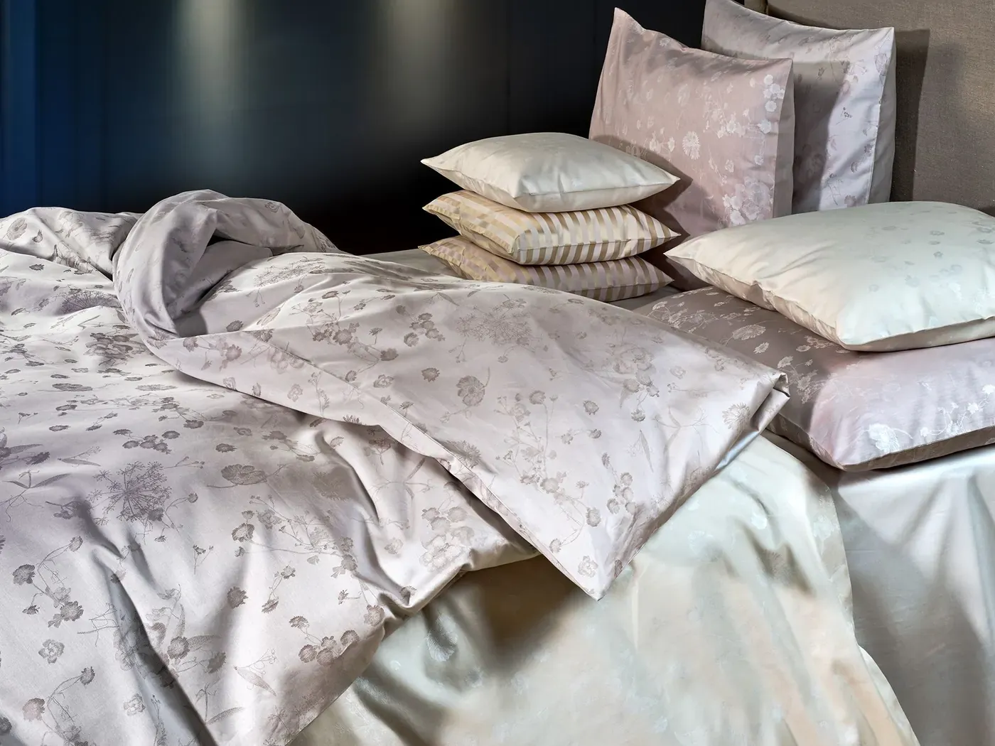 Warmth in the winter bed: bedding sets and filling material