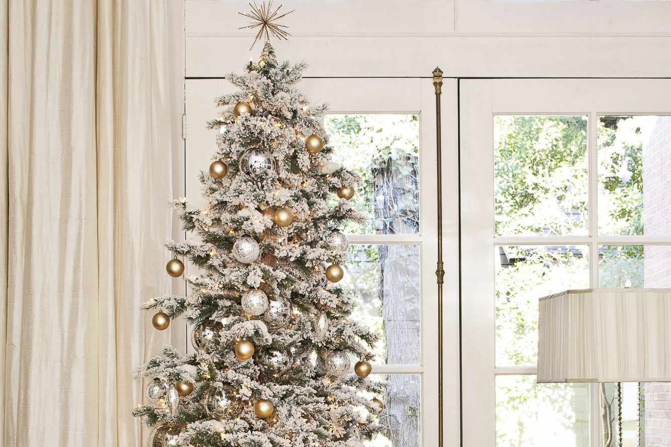 What Is A Flocked Christmas Tree?
