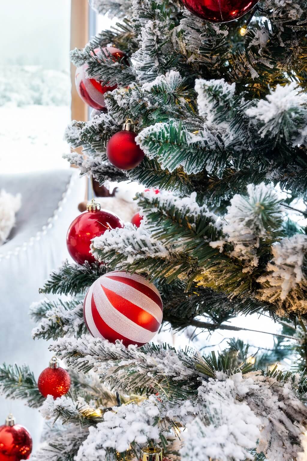 What to Look for When Buying a Pre-lit Christmas Tree – Holiday Celebration  Trees