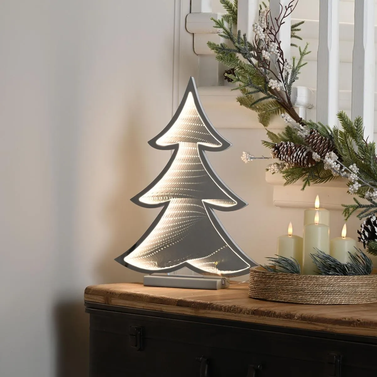 White Christmas Tree Infinity Light with Base (40Cm Height) – Ruxley Manor  Garden Centre