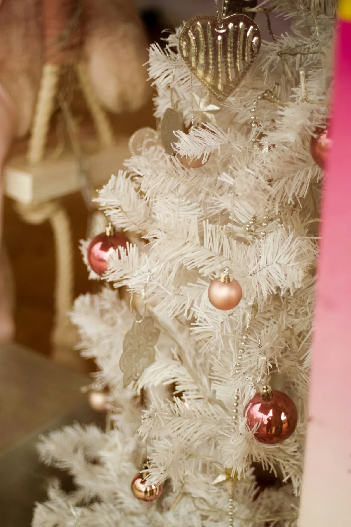 White christmas tree with rose gold ornaments