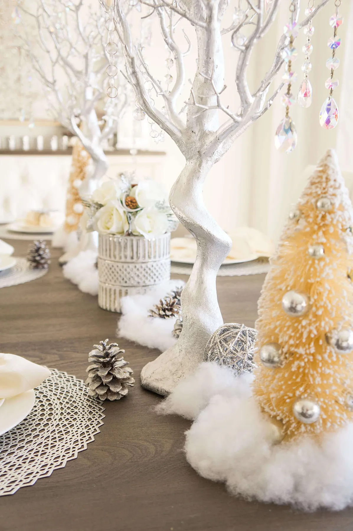 White Merchant Winter Wonderland Christmas Decorations + 35 Charming  Suppliers Decor Ideas DigsDigs
