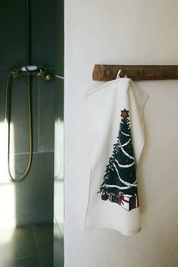 White/Christmas tree 2-pack motif-detail velour guest towels at H&M Home |  H&M GB