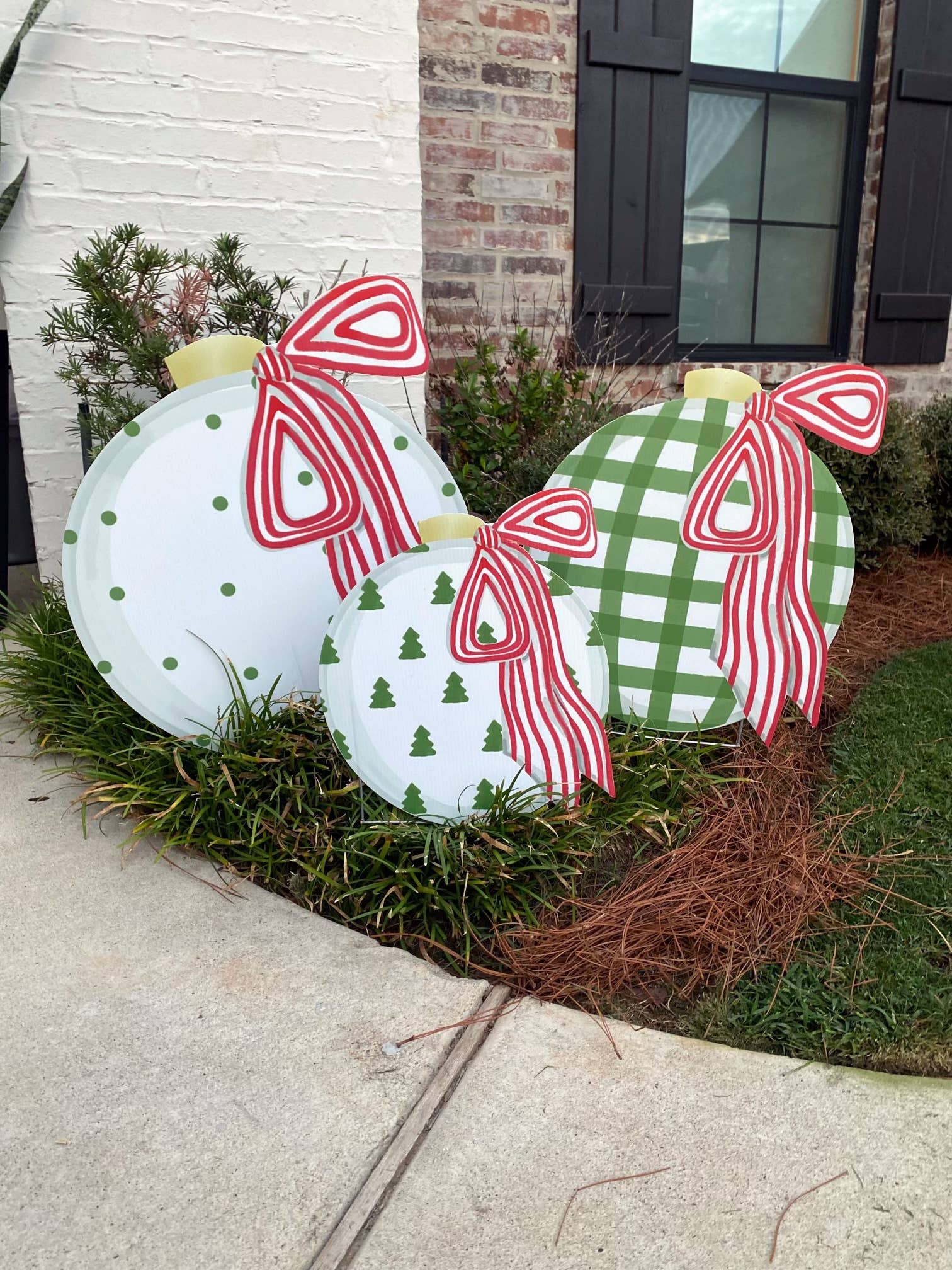 Wholesale Green and white Ornaments for your store - Faire