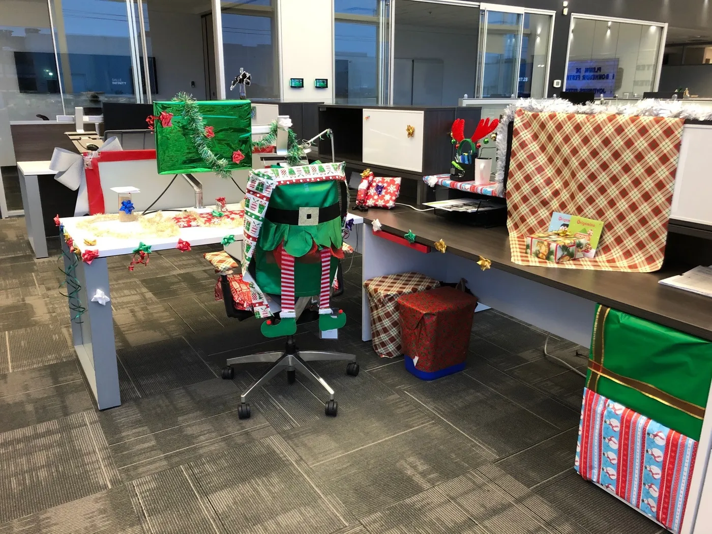 Why it's important to decorate your office for the holidays - Groupe Focus