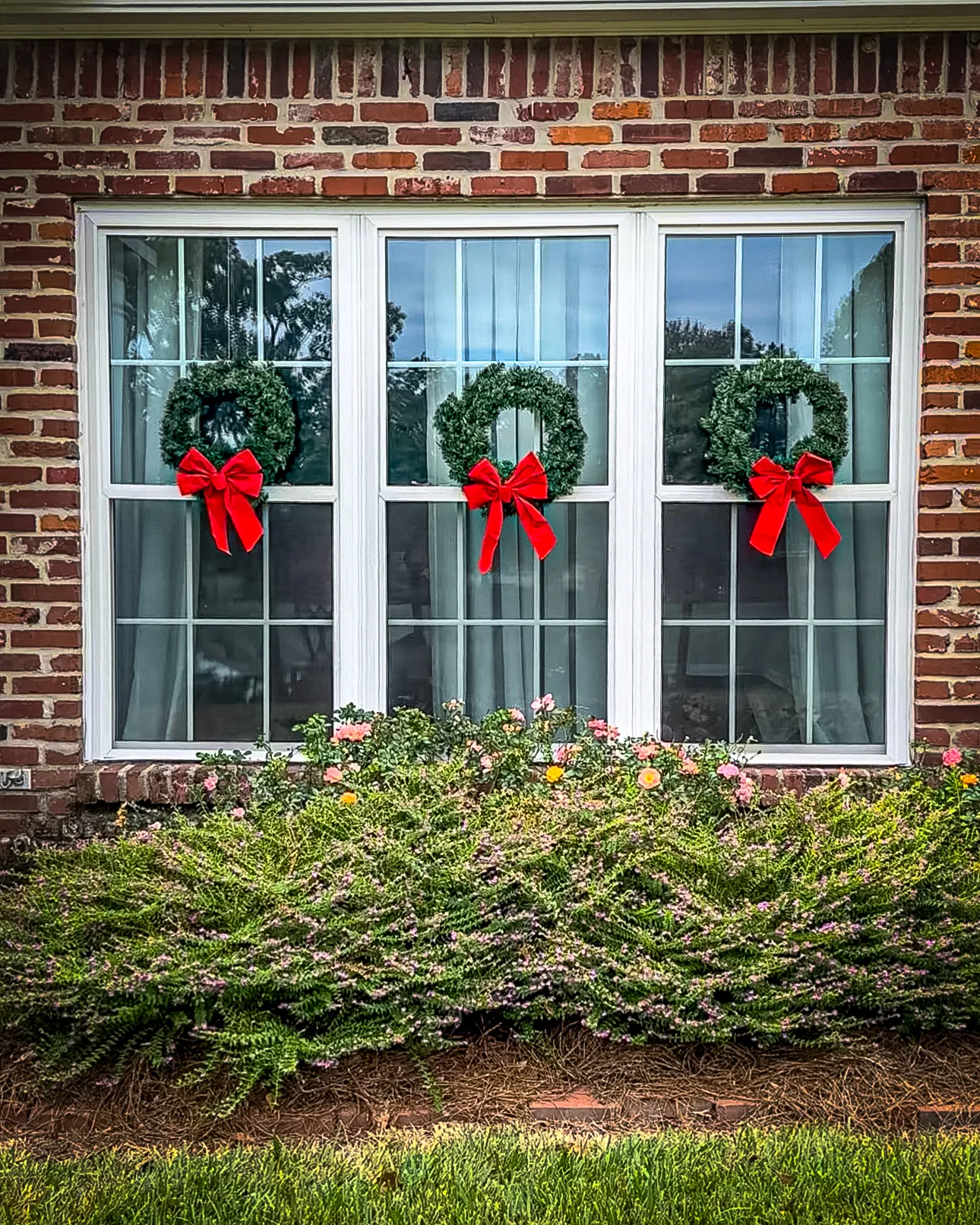 Window Wreaths Outdoor Easy Way To Hang Outside Window Wreaths Intelligent  Domestications