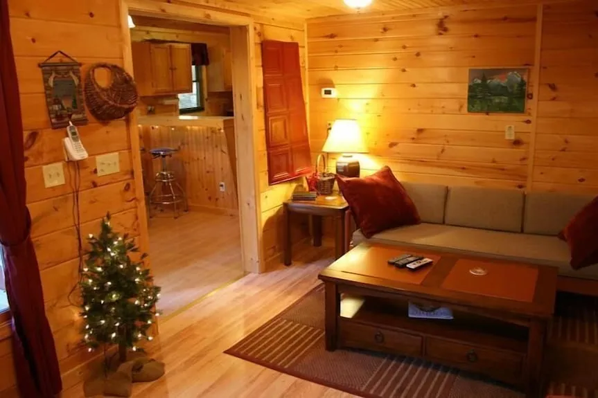 Wolfcreek Cabin/Secluded & Romantic/Hot Tub/Acreage Bordering National  Forest - Del Rio - Book Now - 2026 - Vrbo